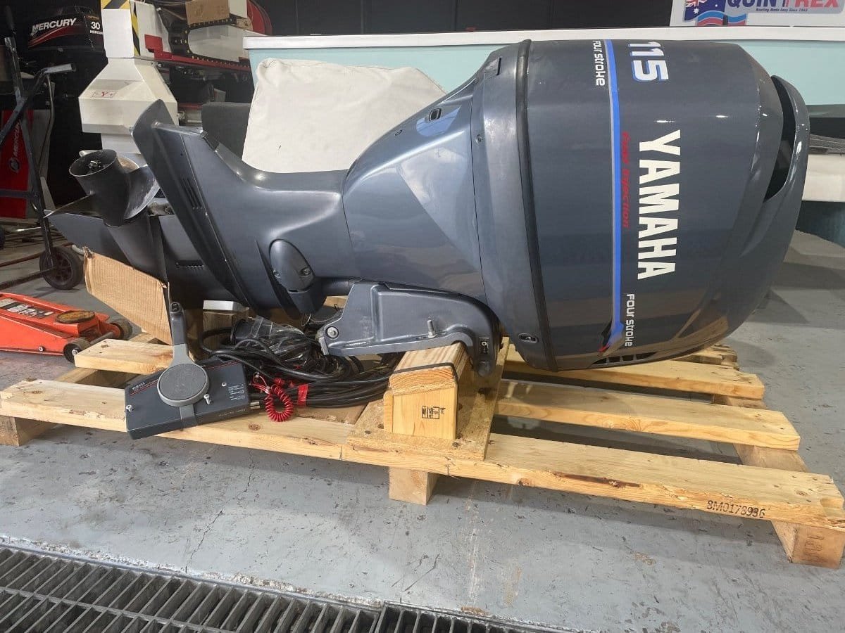 2001 Yamaha F115 HP 4-Cylinder EFI 4-Stroke 20" (L) Outboard Motor 1 2001 Yamaha F115 HP 4-Cylinder EFI 4-Stroke 20" (L) Outboard Motor