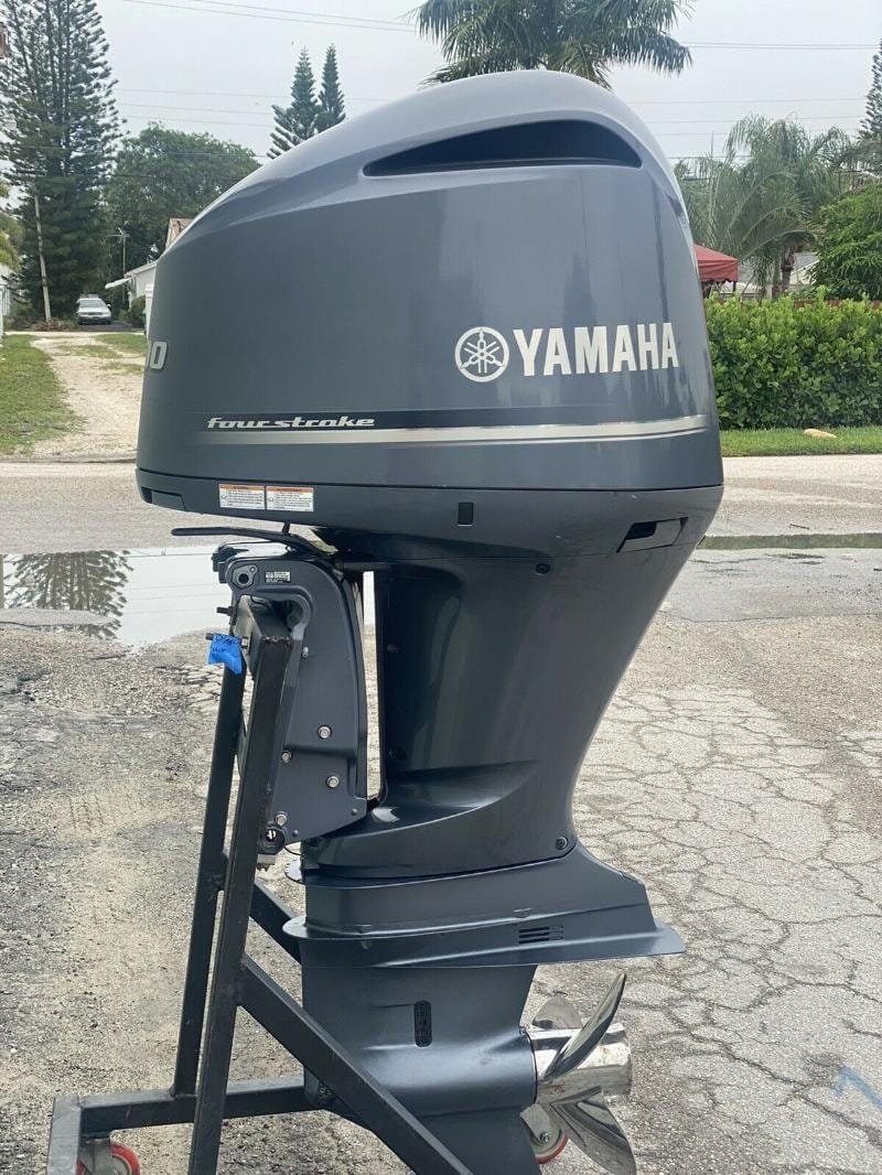 2018 Yamaha 300 HP V6 EFI 4 Stroke 25" (Extra Long Shaft) Outboard Motor 2 2018 Yamaha 300 HP V6 EFI 4 Stroke 25" (Extra Long Shaft) Outboard Motor - Image 2