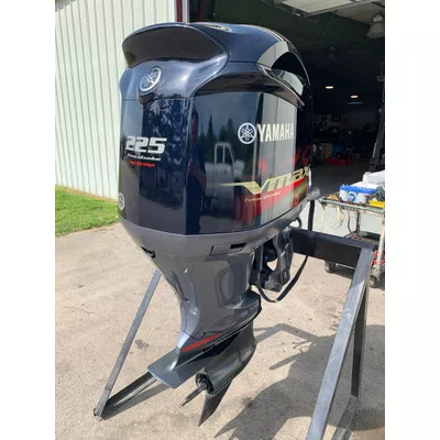2001 Yamaha VMax 225 HP 3.1L EFI V6 2-Stroke 20" Outboard Motor 1 2001 Yamaha VMax 225 HP 3.1L EFI V6 2-Stroke 20" Outboard Motor