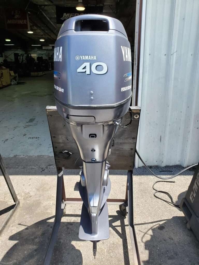 2002 Yamaha 40 HP 3 Cylinder Carbureted 4 Stroke 20" (Long Shaft) Outboard Motor 1 2002 Yamaha 40 HP 3 Cylinder Carbureted 4 Stroke 20" (Long Shaft) Outboard Motor