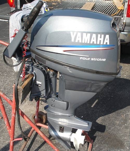 2010 Yamaha 25 HP 2 Cylinder Carbureted 4 Stroke 20" Tiller Outboard Motor 1 2010 Yamaha 25 HP 2 Cylinder Carbureted 4 Stroke 20" Tiller Outboard Motor